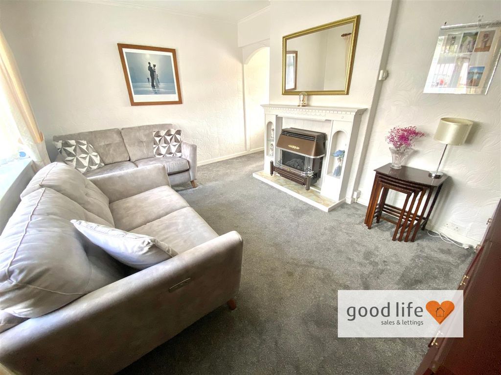 Property photo 2 of 16 20260416_151020026_Ios39Prestbury.Jpg