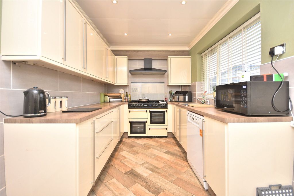 Property photo 3 of 15 Picture No. 11