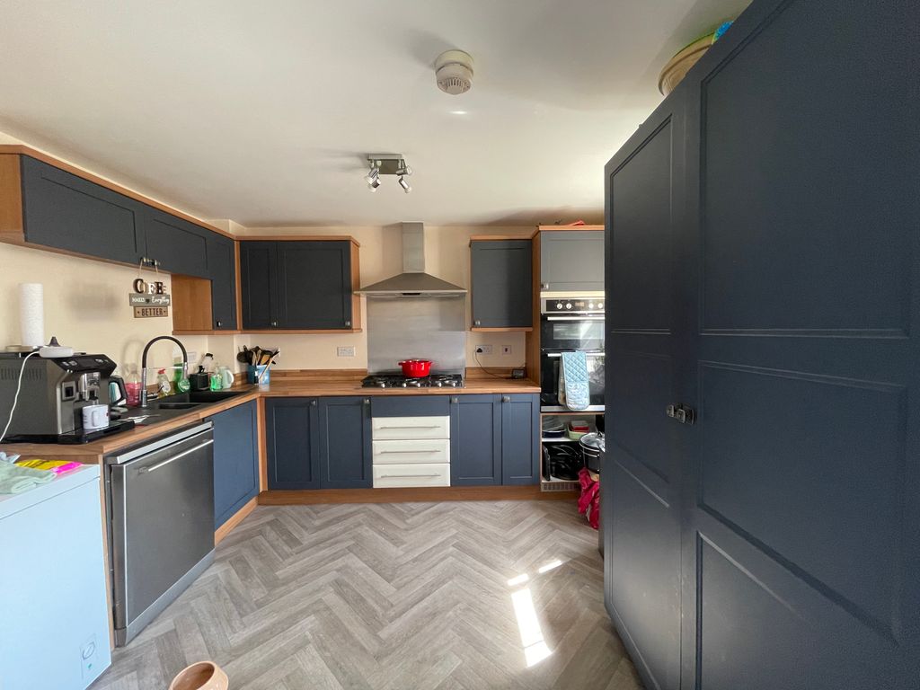 Property photo 2 of 13 Kitchen