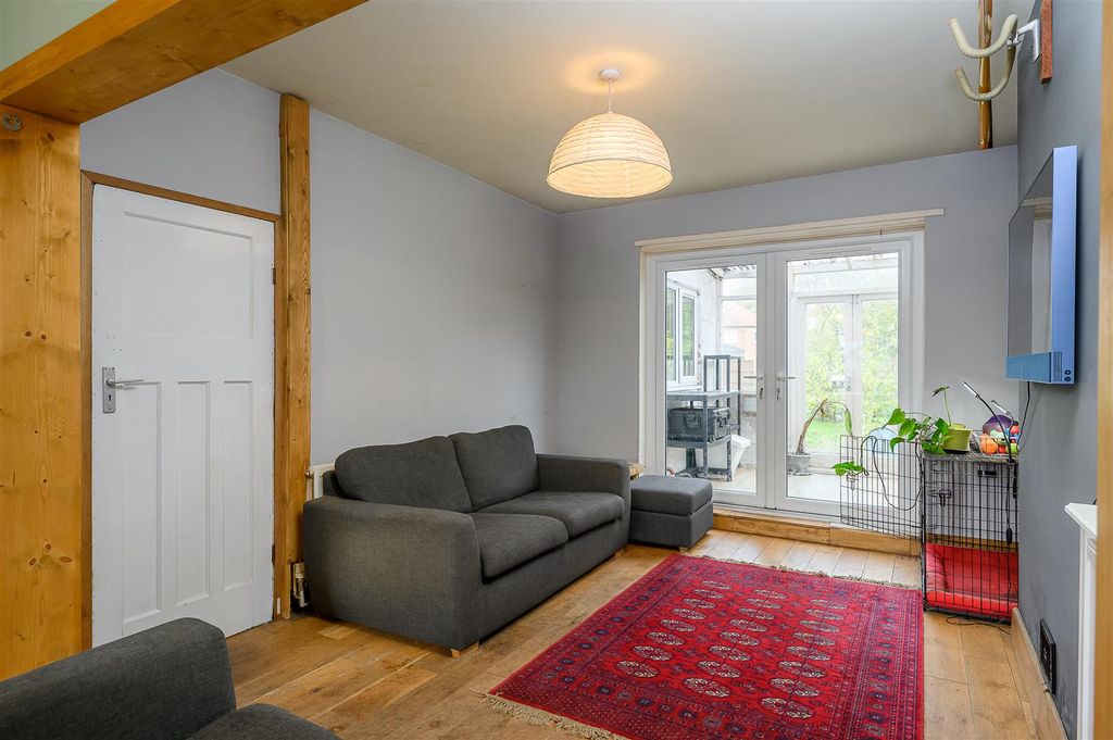 Property photo 2 of 16 Lounge