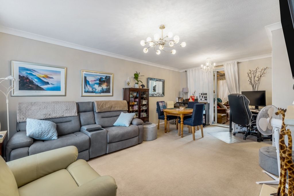 Property photo 2 of 23 33 Lowgate Avenue (Bicker)-12