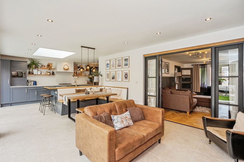 Property photo 3 of 39 Photo