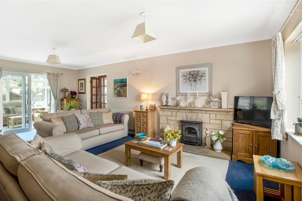 Property photo 2 of 21