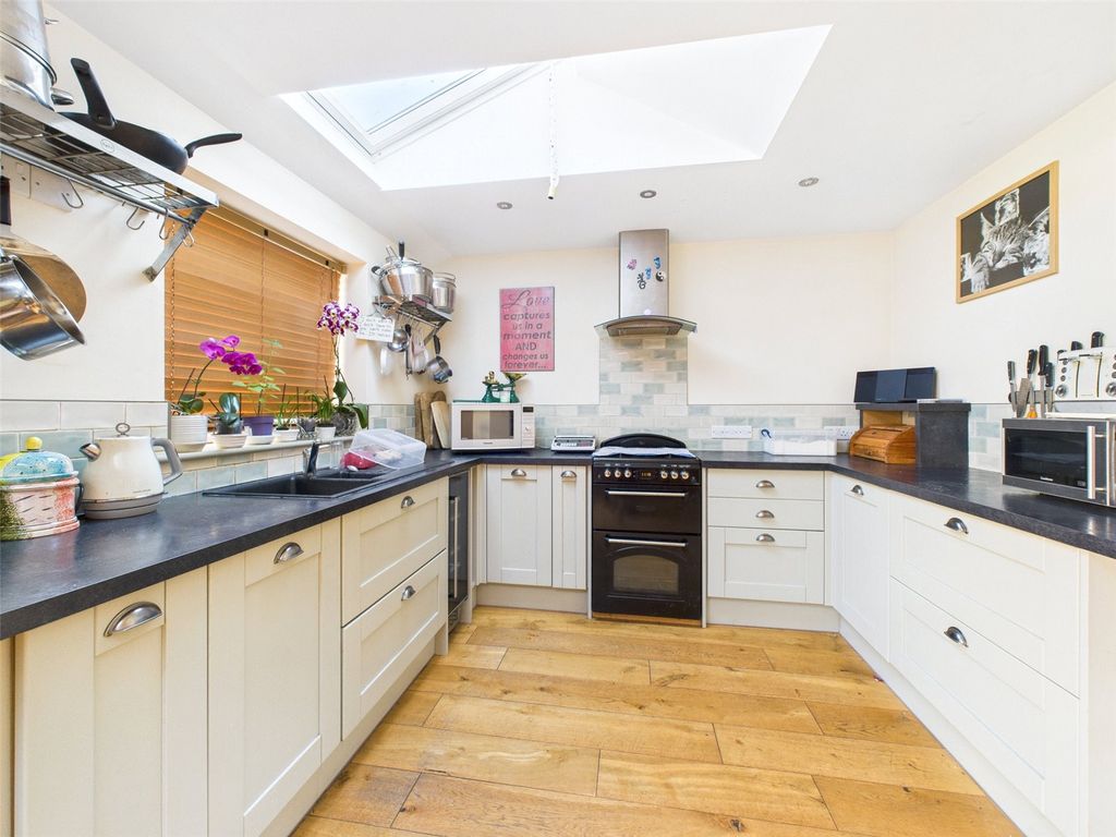 Property photo 3 of 16 Picture No. 11