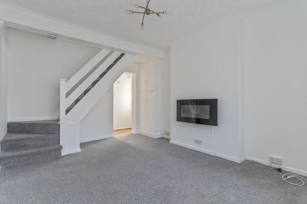 Property photo 3 of 23