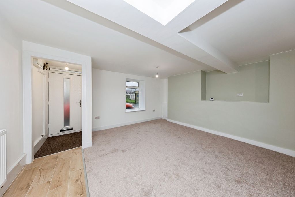 Property photo 3 of 19 Pbox-Img.Jpg