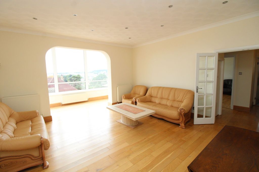 Property photo 2 of 32