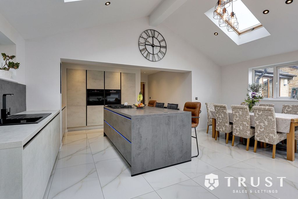 Additional image 7 of 4 bed detached bungalow for saleHall Park Avenue, Liversedge WF15