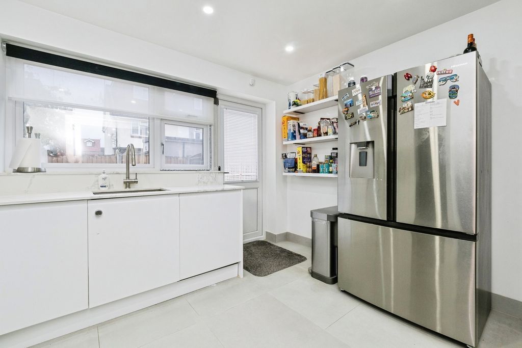 Property photo 3 of 17 Photo