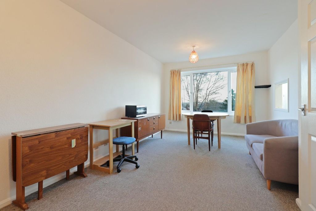 Property photo 2 of 19 Lounge