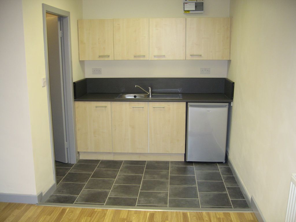 Property photo 3 of 6 Kitchen