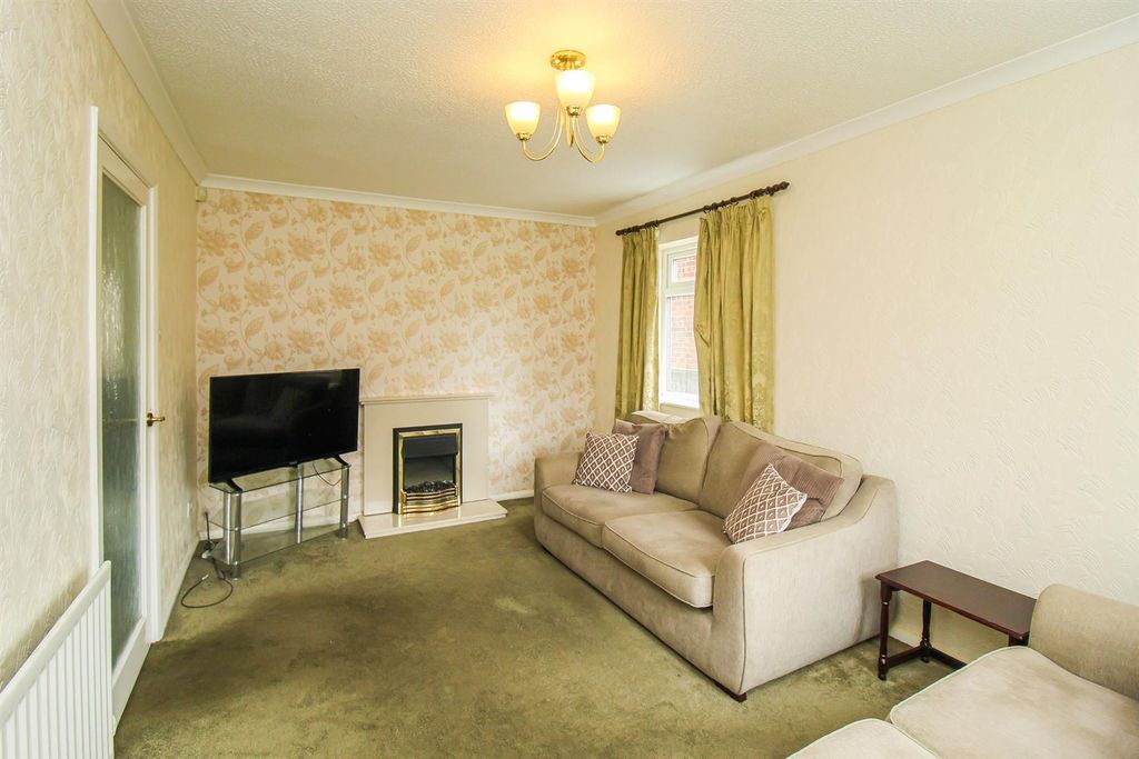 Property photo 3 of 11 Living Room