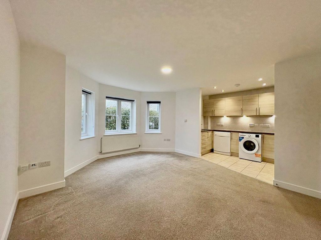 Property photo 2 of 18 Picture No. 28