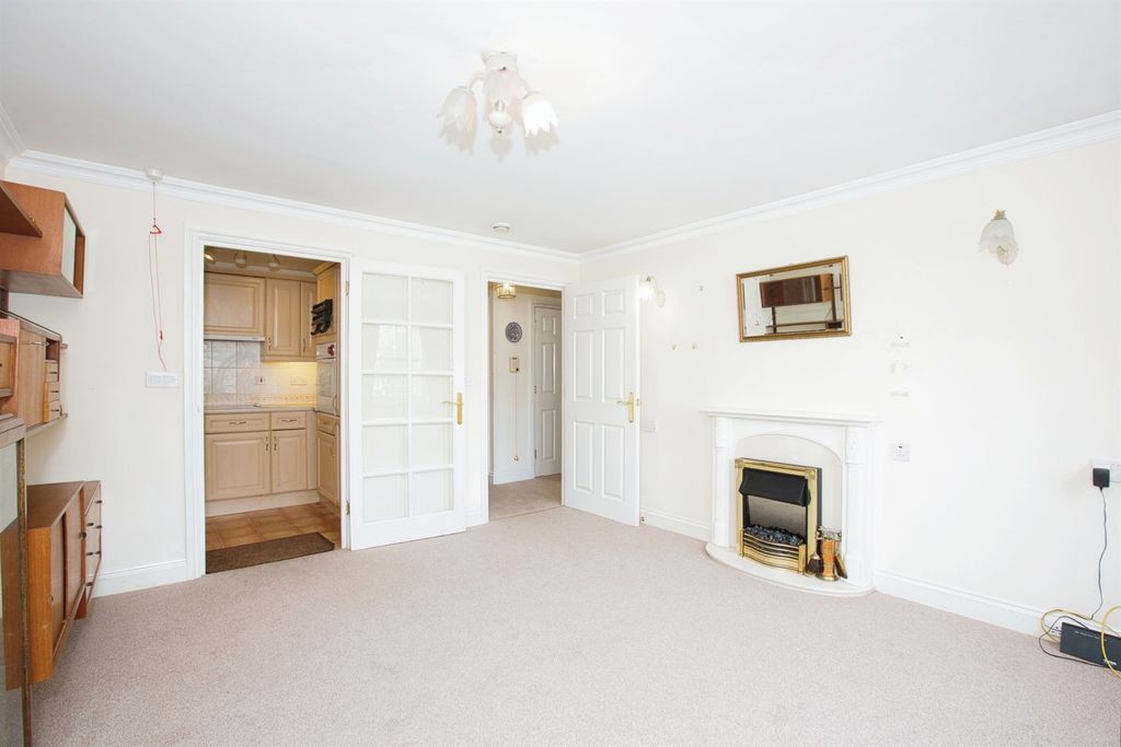 Property photo 2 of 14