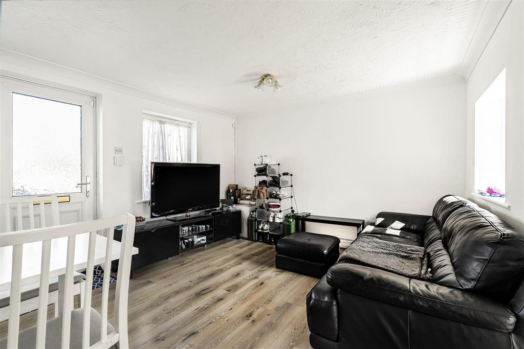 Property photo 3 of 11 10_50719.Jpg