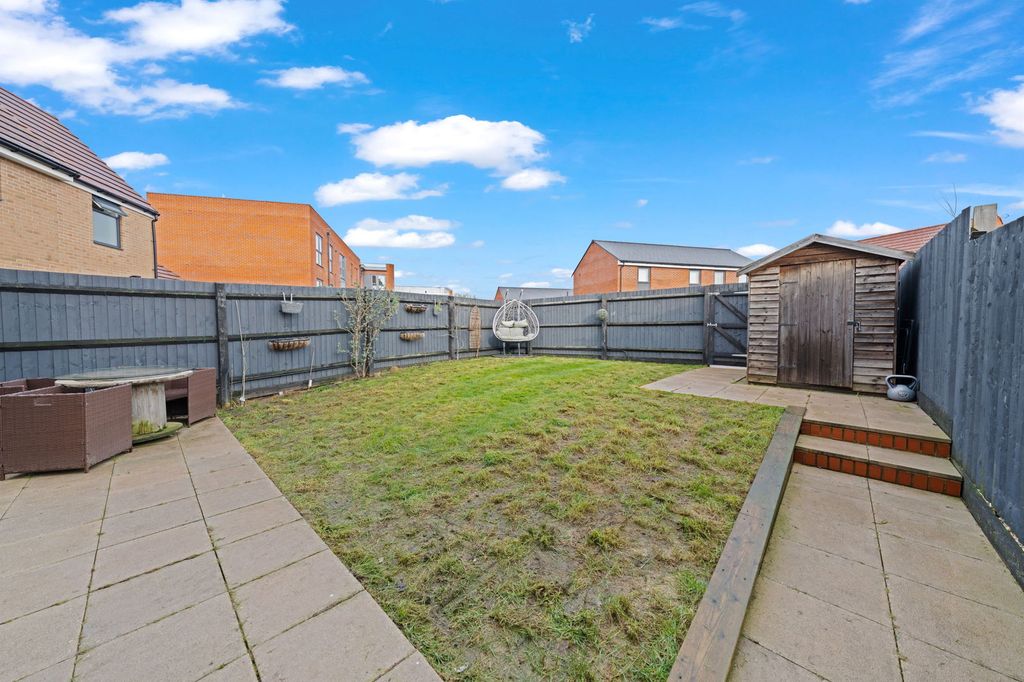 Property photo 2 of 23