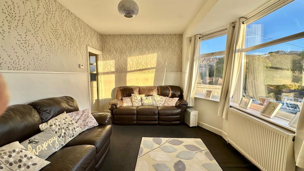 Property photo 2 of 26