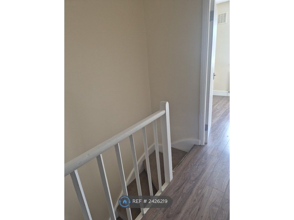 Property photo 1 of 11 Hallway