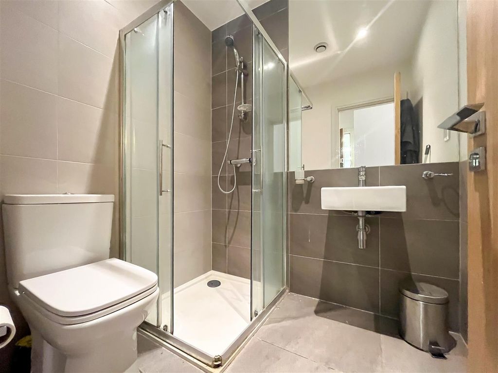 Property photo 3 of 7 Bathroom (1 Of 1).Jpg