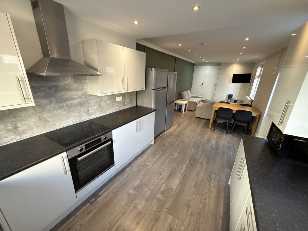 Property photo 3 of 10 Kitchen/Diner