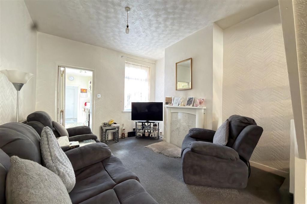 Property photo 2 of 16 Open Plan Dining Room & Sitting Area
