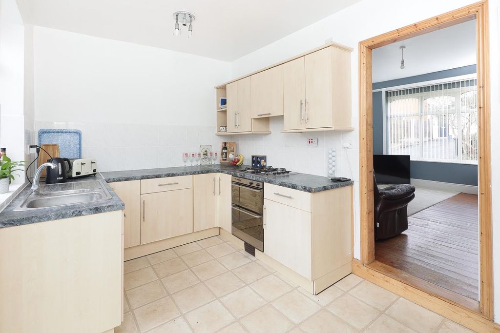 Property photo 3 of 14 Kitchen Diner