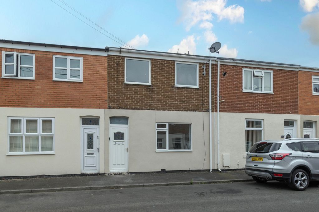 Property photo 1 of 18