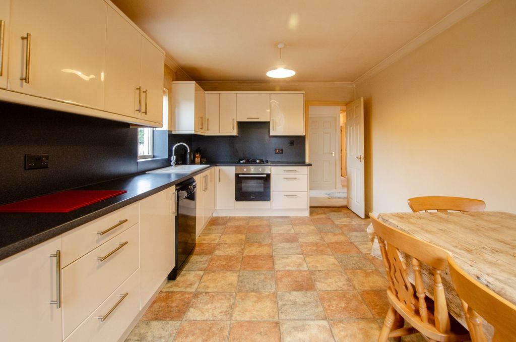 Property photo 3 of 14 20 Scarletts Well Park Tps Bodmin Branch 01208 872