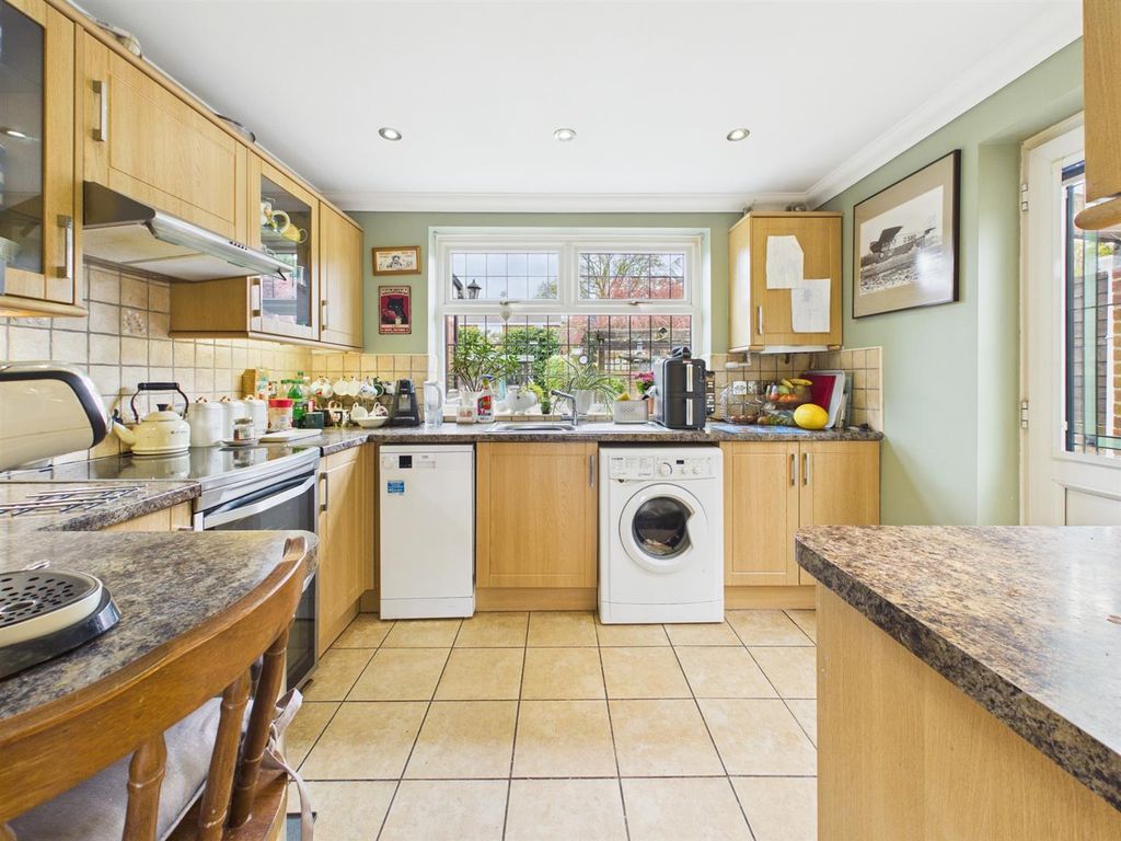 Property photo 2 of 18 Cam05510G0-Pr0198-Still005.Jpg