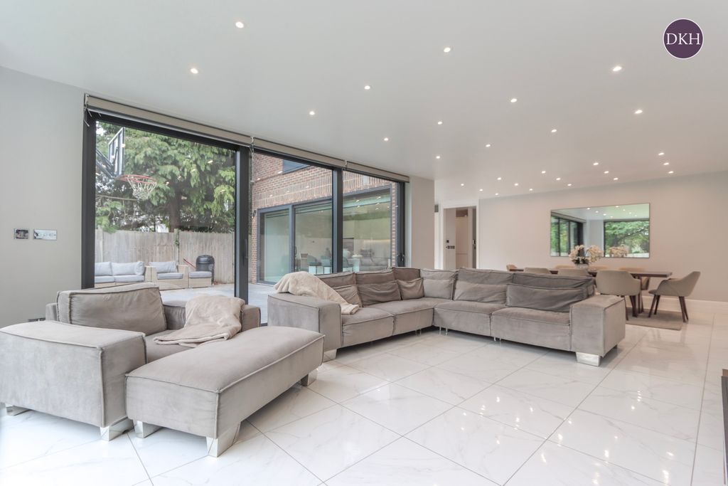 Property photo 2 of 27 Picture No. 05