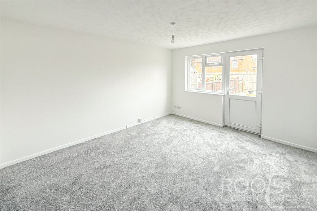 Property photo 3 of 9 Living Room