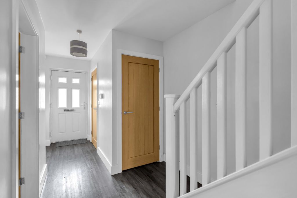 Property photo 2 of 16 Hallway