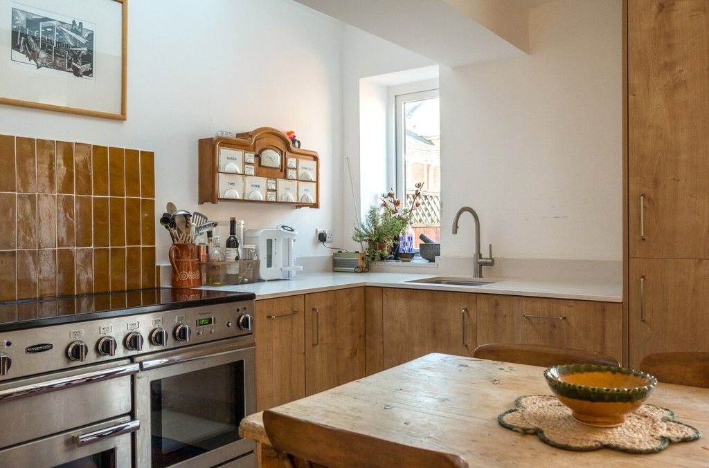 Property photo 3 of 14 Kitchen