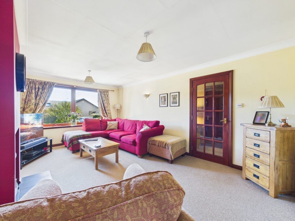 Property photo 3 of 33