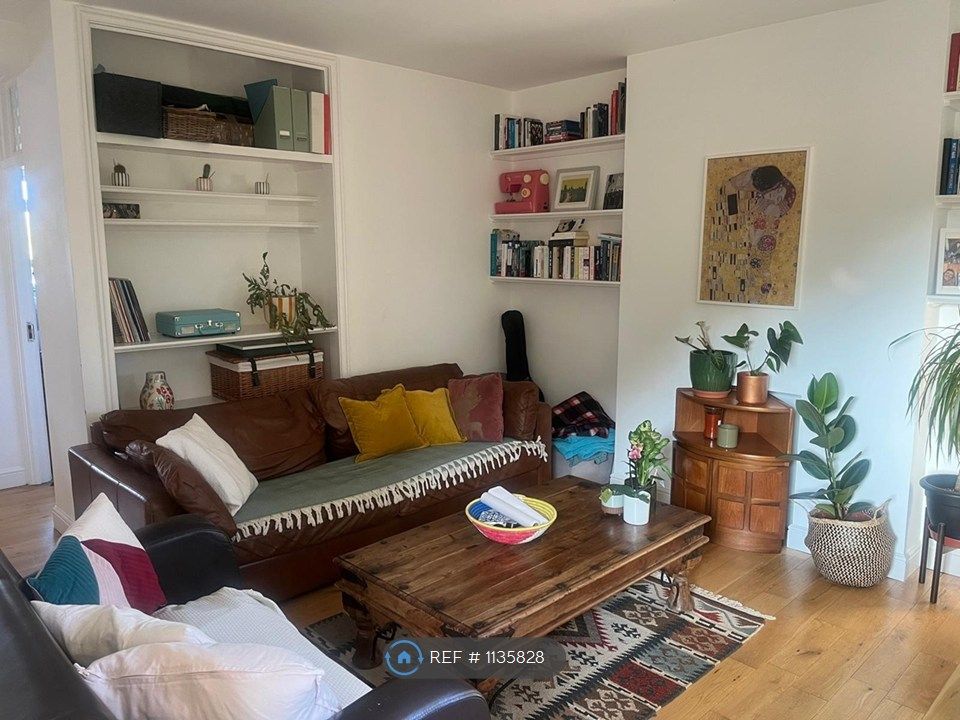 Property photo 2 of 11 Living Room