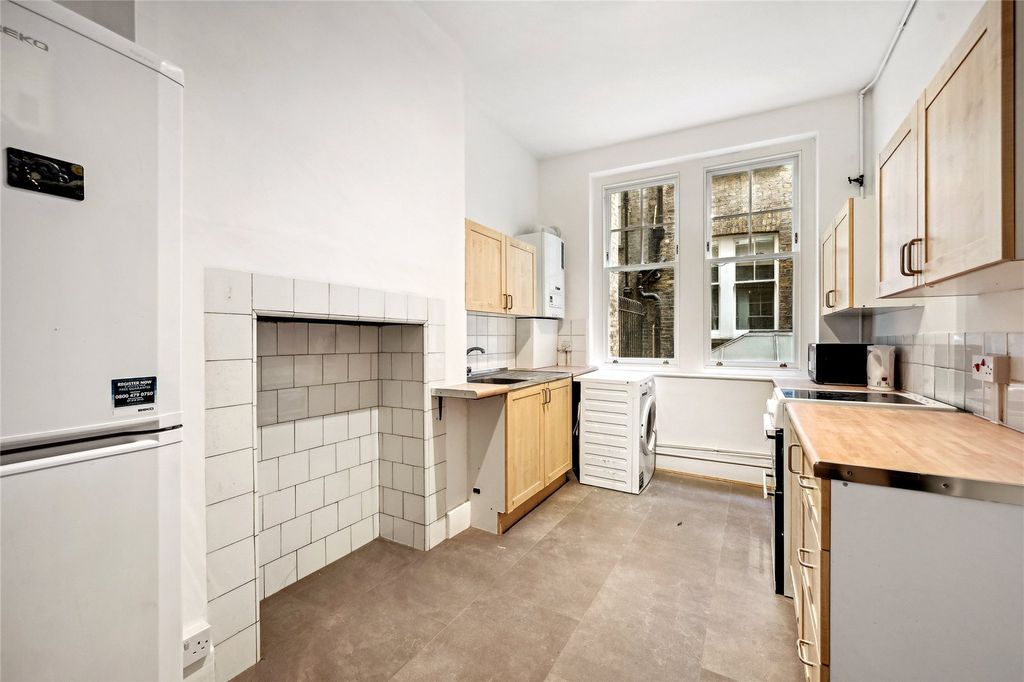 Property photo 2 of 11 Long Acre