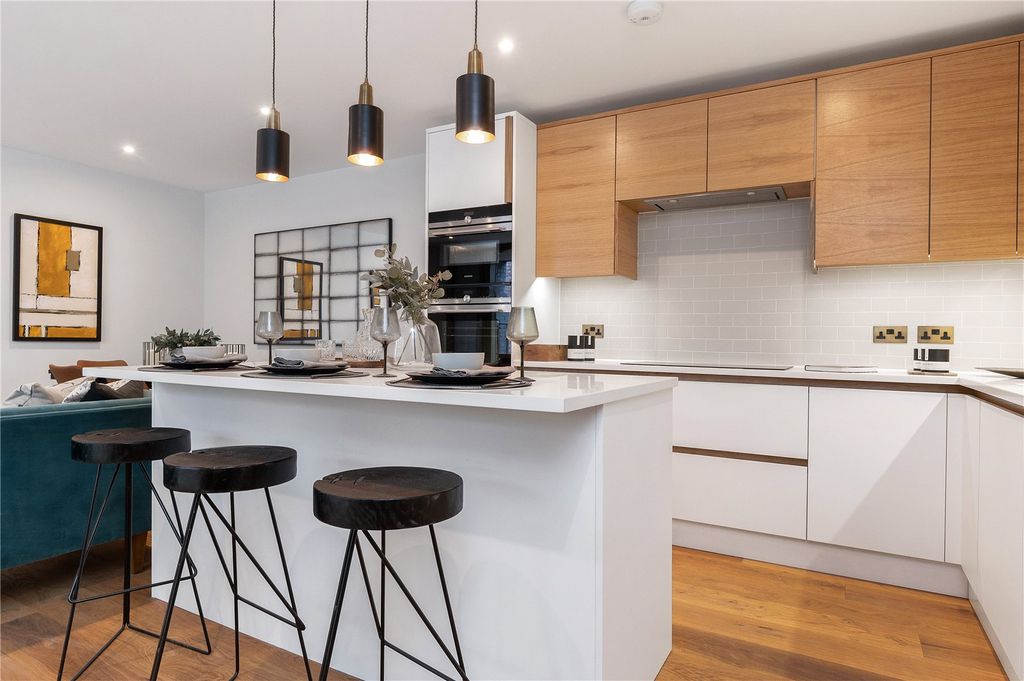 Property photo 2 of 16 Reception/ Kitchen