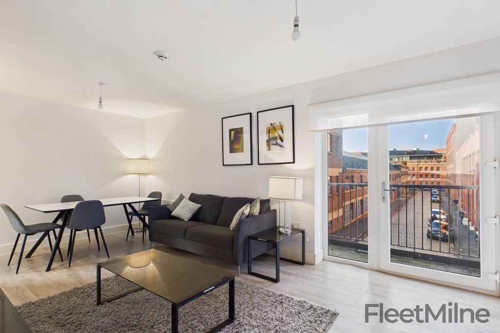 Property photo 1 of 11 Living Room/Dining Area