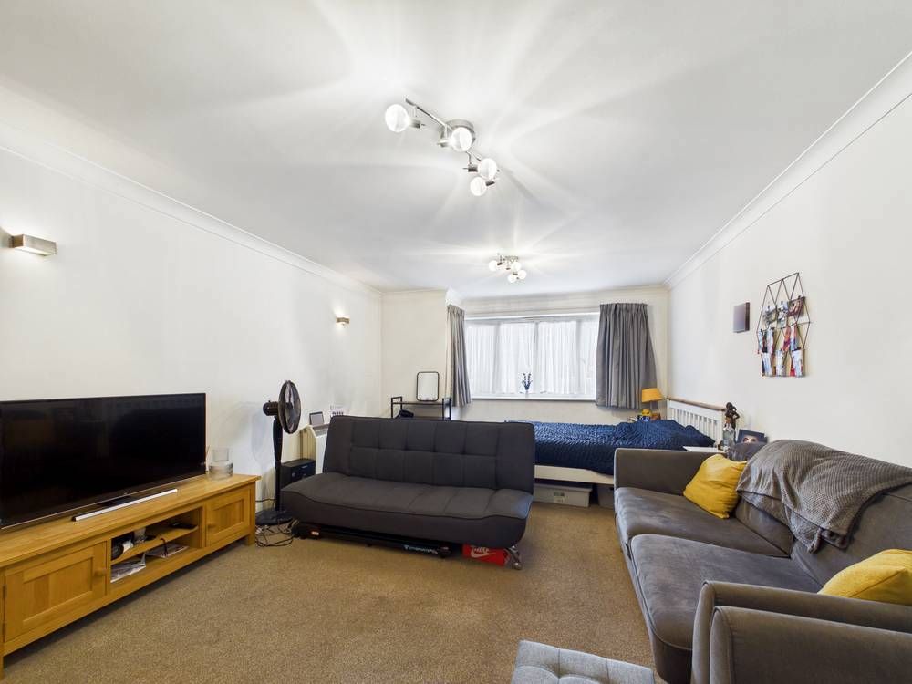 Property photo 3 of 6 Giraffe360-Still003