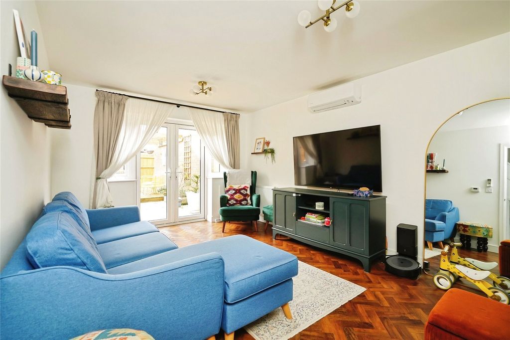 Property photo 2 of 27 Picture No. 19