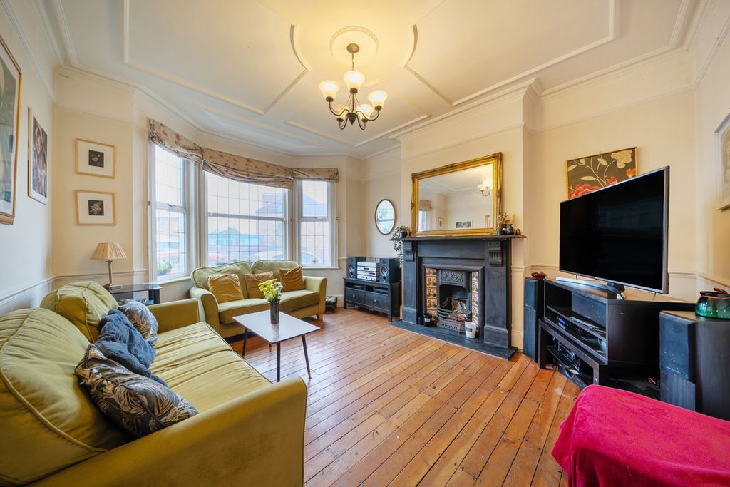 Property photo 2 of 19 1372487-11-68Fa05...