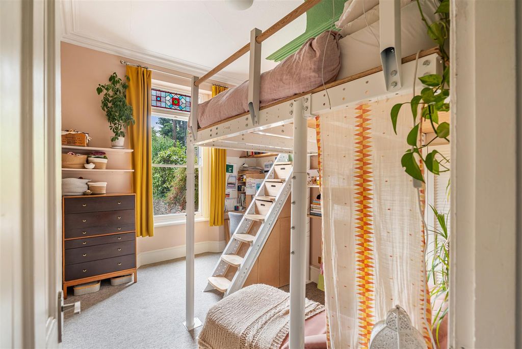 Property photo 2 of 11 Flat 1, 46 Archfield Road4.Jpg