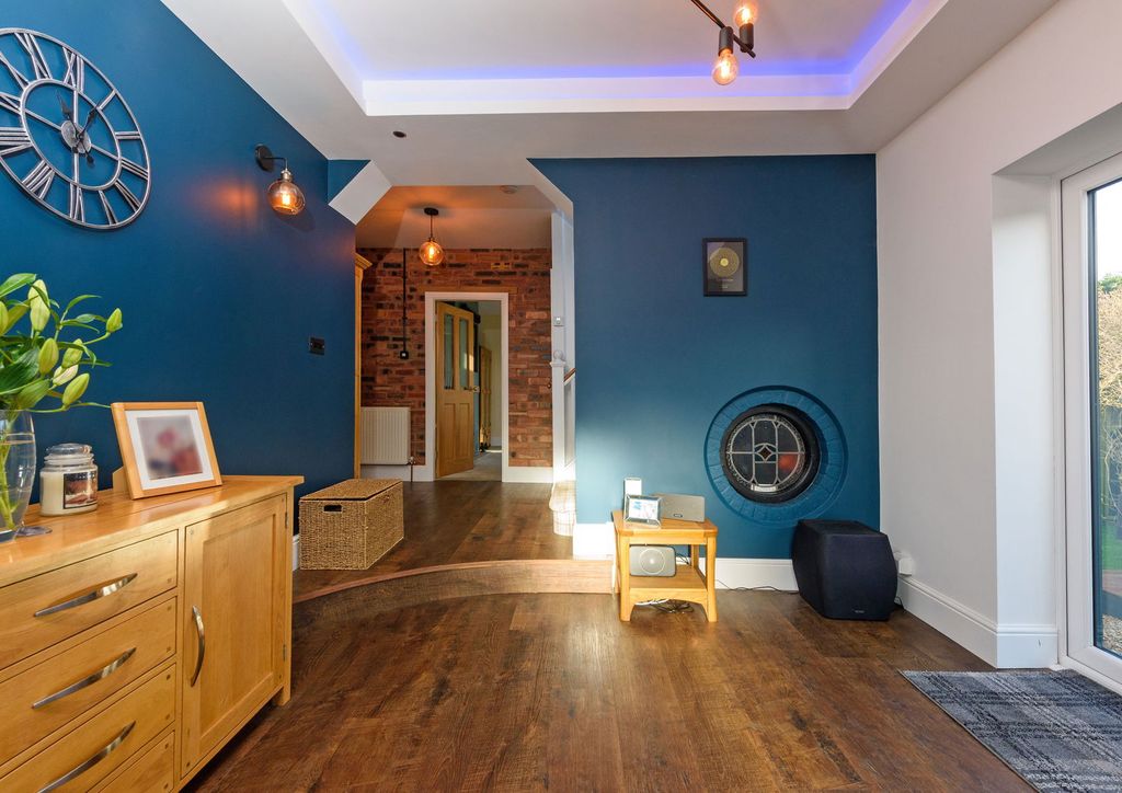 Property photo 3 of 34