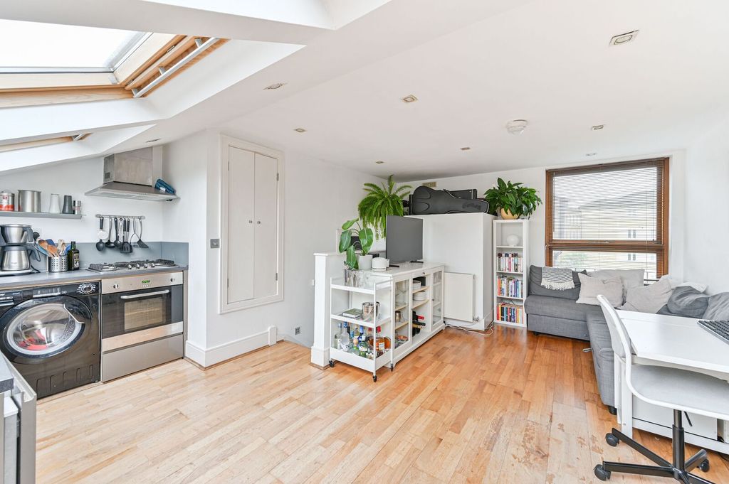 Property photo 2 of 6