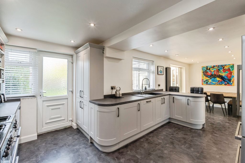 Property photo 2 of 18 Photo