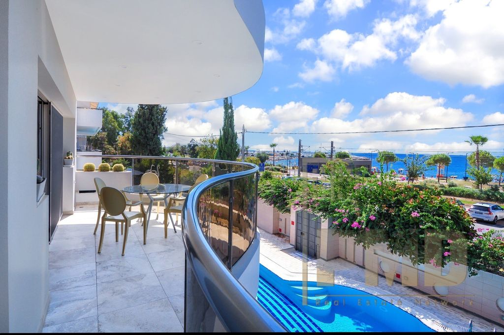 Property photo 1 of 12 Exclusive Seafront Residence With Unobstructed Sea Views