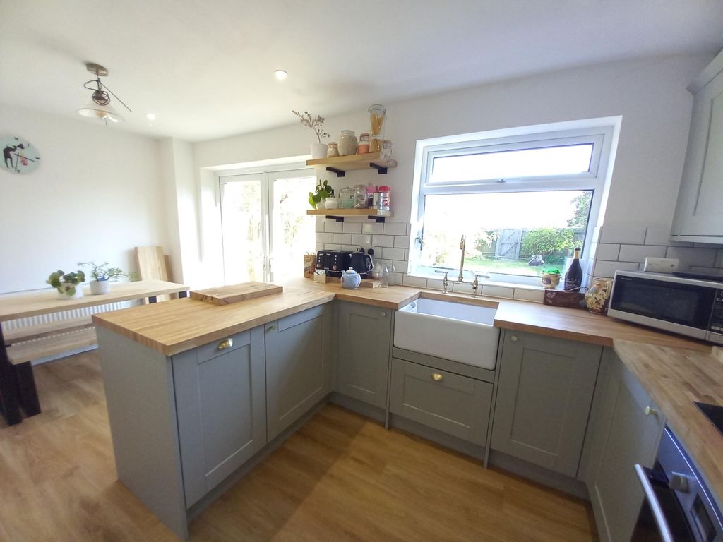 Property photo 3 of 15 Kitchen