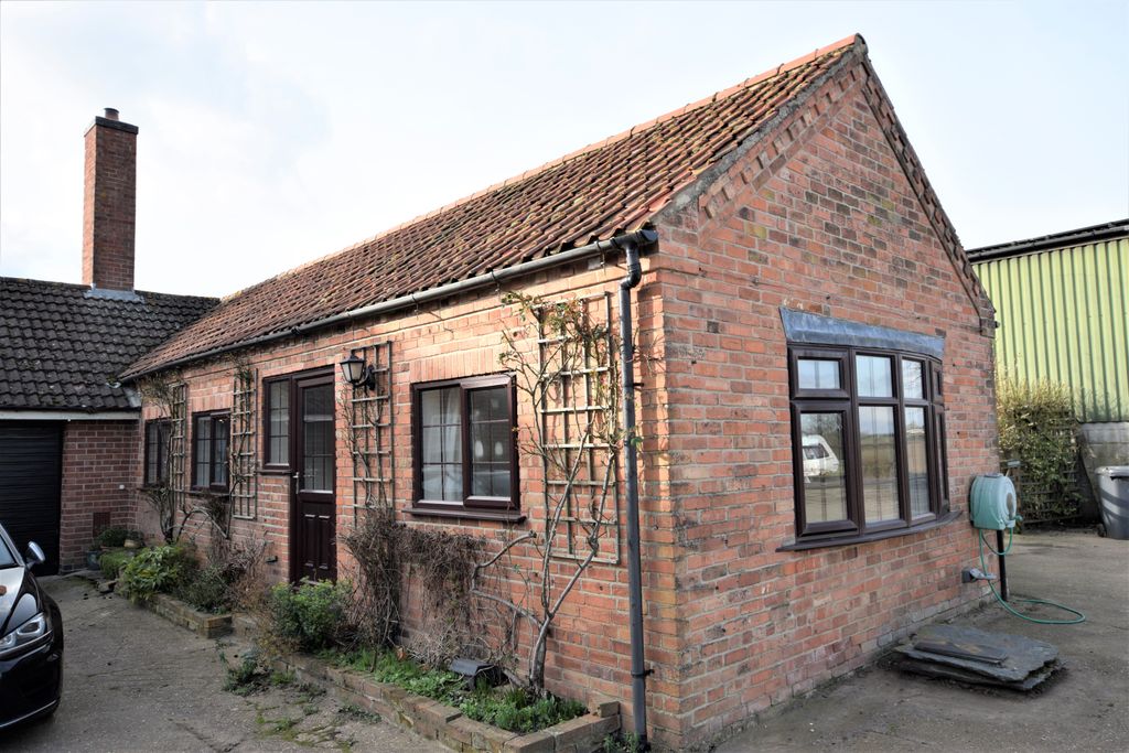 Property photo 1 of 11 Photo 01