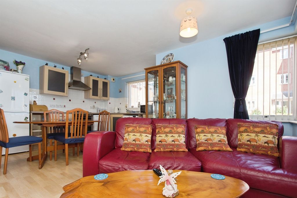 Property photo 3 of 12