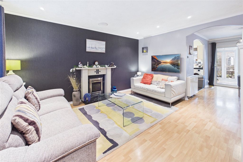 Property photo 2 of 21 Living Room